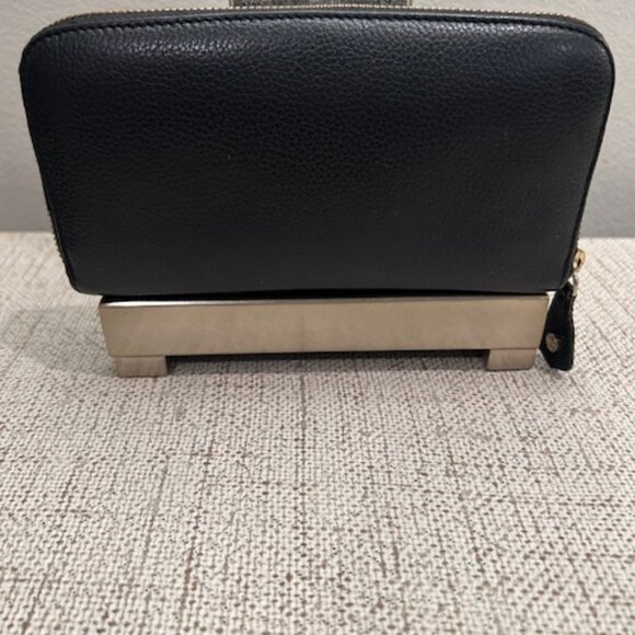 Jimmy Choo Leather Zip Around Wallet with Gold Logo Plaque - Picture 4 of 12